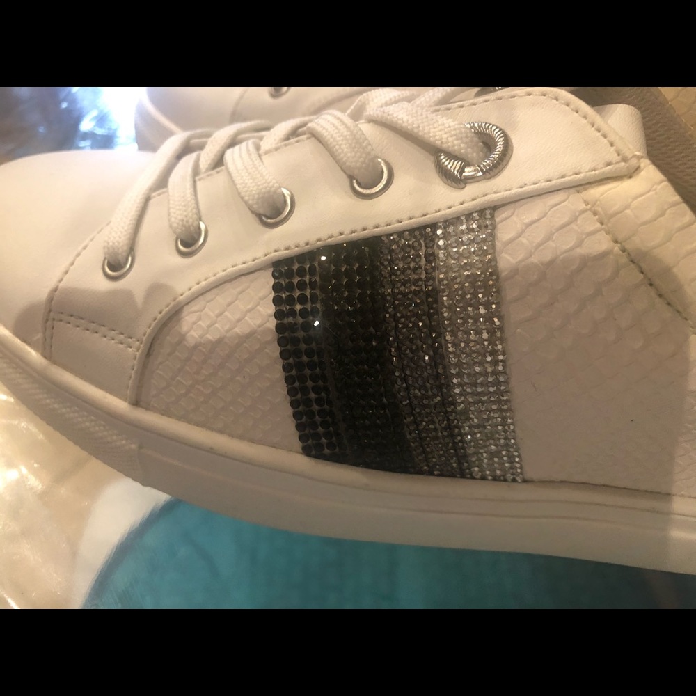 Bling woman’s white sneakers sz 10
